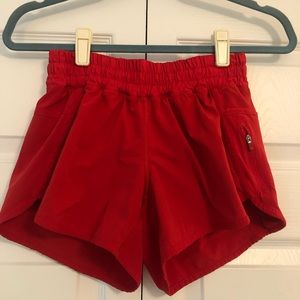 Lululemon Track That Mid-Rise Lined Short 3”, size 6, color: Love Red